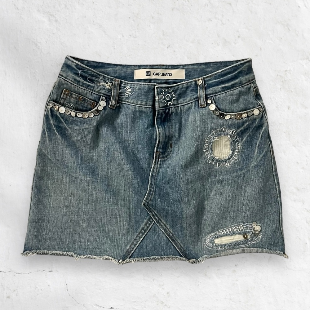 gap medium washed embroidered denim mini skirt